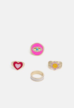 Quatro anéis: metal com acabamento em tom de ouro e designs coloridos. As características incluem um motivo de olho rosa, coração vermelho, flor sorridente amarela e uma banda prateada.