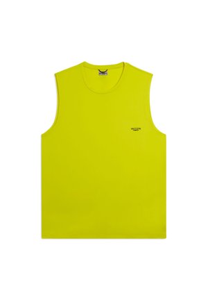 Canotta giallo brillante senza maniche con scollo rotondo e piccolo logo testuale nero sul lato sinistro del petto su sfondo bianco uniforme.