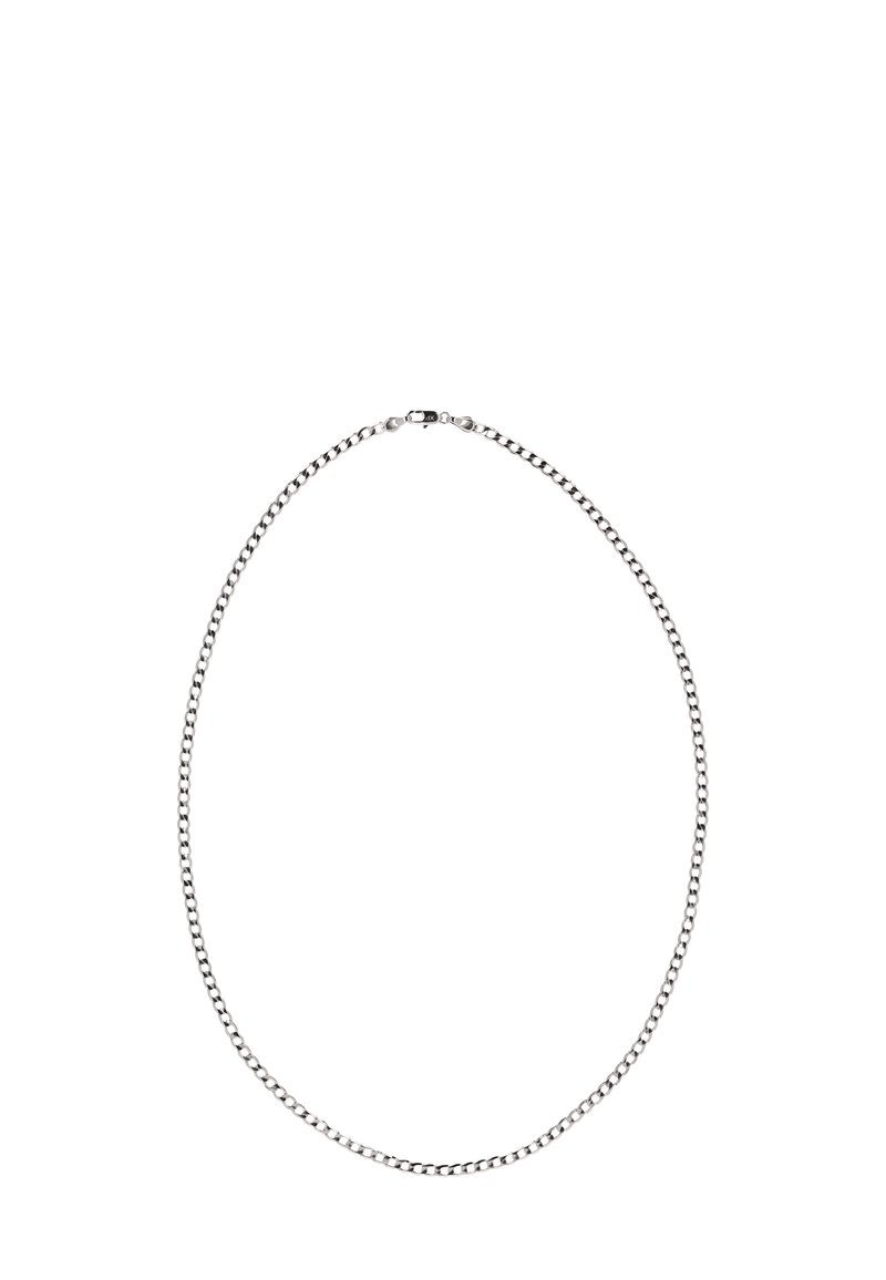 Sølvfarvet metal kædedesign med sammenkoblede led. Glat tekstur, cirkulært spænde og ensartet længde skaber et enkelt design.