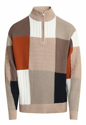 Pleteni pulover s četvrtastim zatvaračem, s patchwork dizajnom u bež, smeđoj, narančastoj, mornarskoj plavoj i krem boji, s različitim uzorcima teksture.