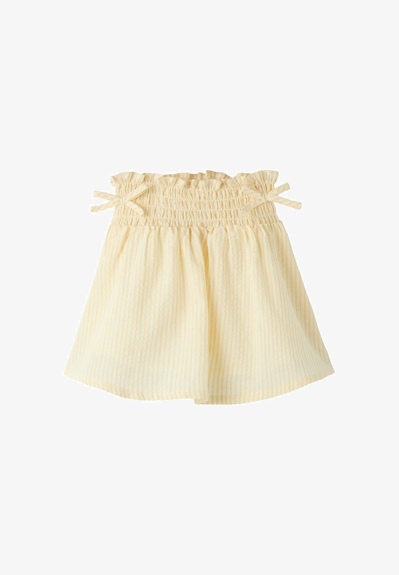 Jupe rayée jaune et blanche avec taille smockée et deux petits nœuds latéraux, tissu léger, silhouette évasée.