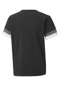 T-shirt noir à manches courtes avec des accents rayés gris et blancs sur les manches. Texture lisse, col rond et coupe décontractée.
