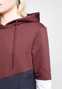 ONLY ONLPEAR BLOCKING HOOD - Sweatshirt com capuz - apple butter/white/night sky