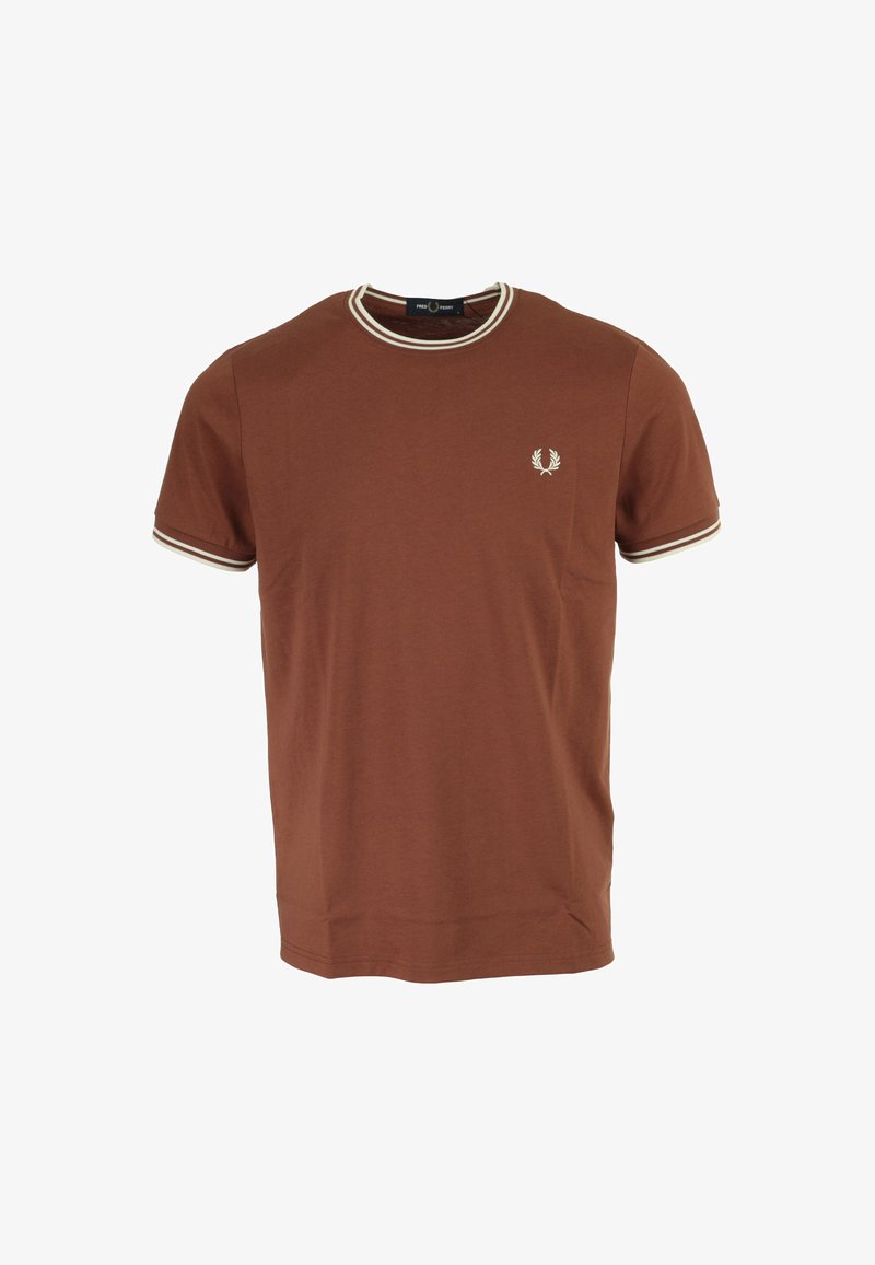 Bruine katoenen t-shirt met ronde hals, witte rand, korte mouwen en een klein geborduurd logo op de linkerborst.