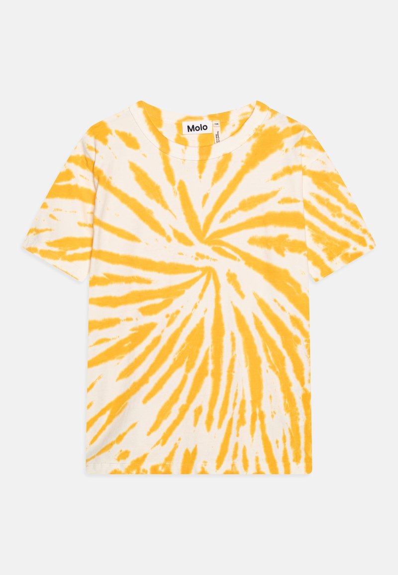Bílý tričko s tie-dye vzorem, který zahrnuje živé žluté spirály. Vyrobeno z měkké bavlněné tkaniny, má kulatý výstřih a krátké rukávy.