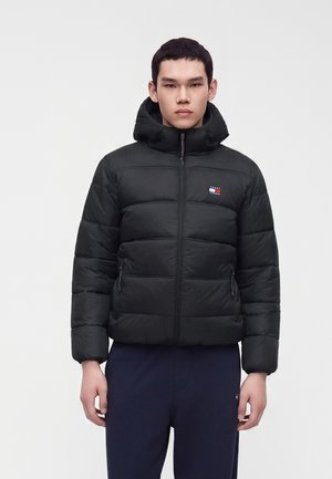 Tommy Jeans, HOODED LOGO PUFFER - Chaqueta de invierno - black