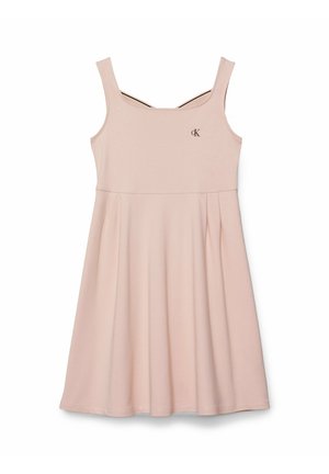 Różowa jasna sukienka bez rękawów z kwadratowym dekoltem, rozkloszowaną spódnicą i małym czarnym logo „cK” na lewej piersi.