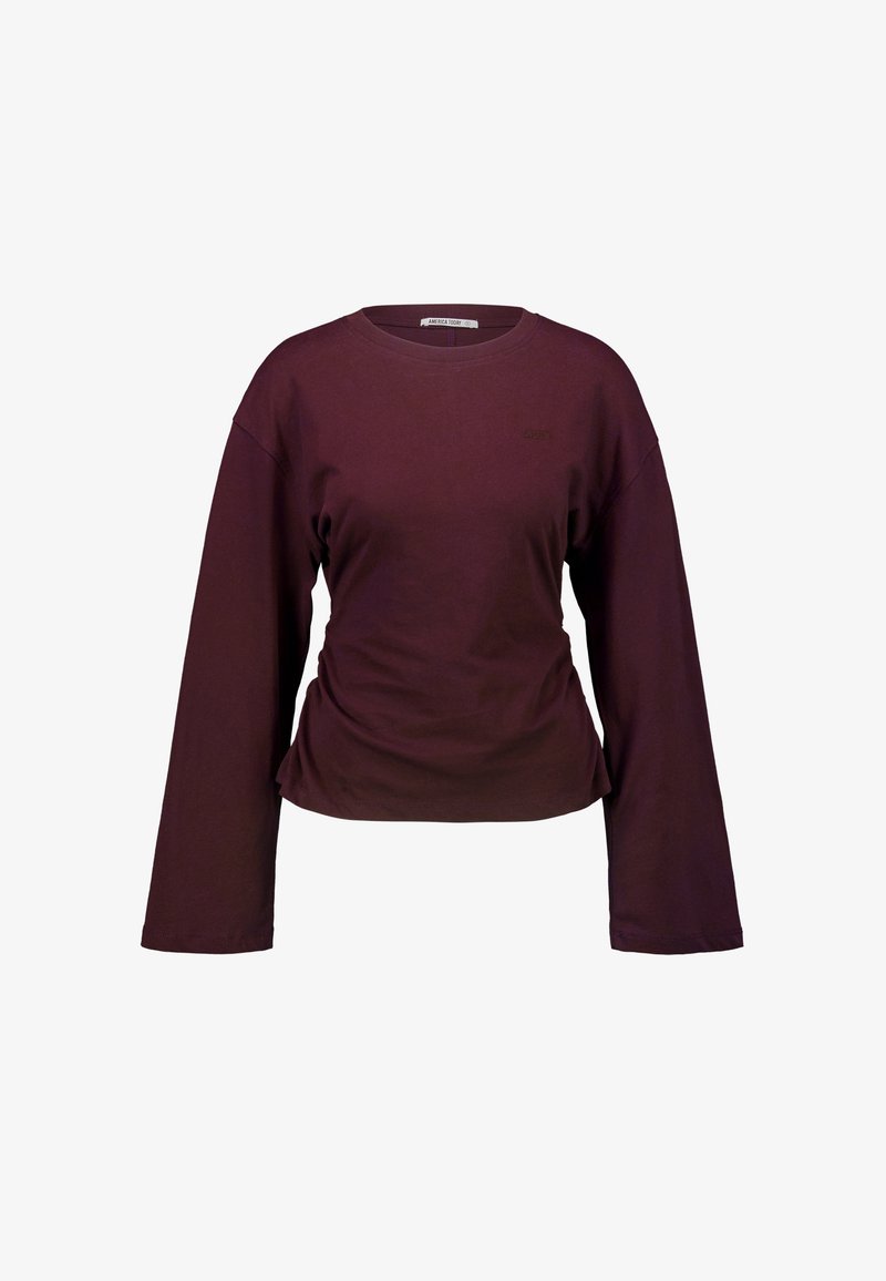 Camiseta de cuello redondo de manga larga en color púrpura oscuro con un pequeño logo bordado en el lado izquierdo del pecho sobre un fondo blanco.