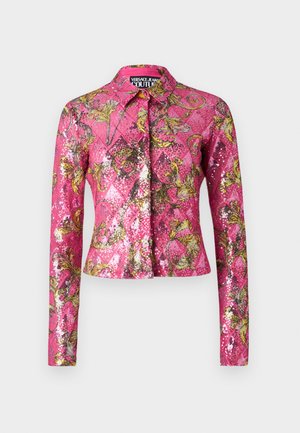 Taillierte rosa Jacke mit langen Ärmeln, mit einem mit Pailletten besetzten Blumenmuster in Gold und Lila sowie einem Kragen. Ausgestattet mit einem Knopfverschluss vorne.