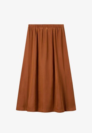 Jupe midi marron avec une ceinture élastique et un design fluide et froncé, présentée sur un fond blanc.