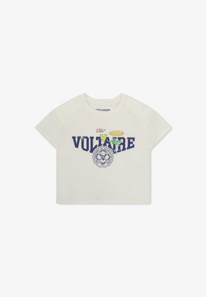T-shirt en coton crème à manches courtes, avec un logo imprimé "VOLTAIRE" en bleu foncé et divers accents et motifs colorés.