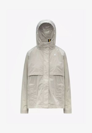 Hellbeige Kapuzenjacke mit Vordertaschen, verdecktem Reißverschluss und kleinem Logo auf der Brust, entworfen für den Schutz bei Outdoor-Wetterbedingungen.