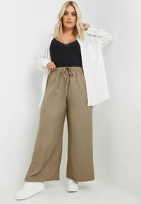 Yours Clothing WIDE  - Tygbyxor - light brown