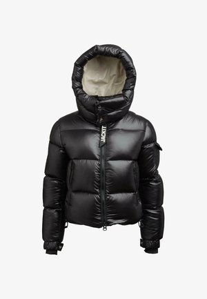 Must värviline paks jakke suure kapuutsiga, ees lukuga, külgpocketsidega, vasakul varrukal väike tasku ning "JACKIT" lukutõmme.