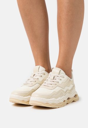Iro, Sneakersy niskie
