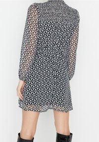 Trendyol Vapaa-ajan mekko - black