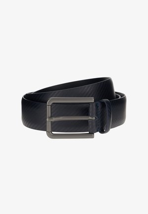 Granatowy skórzany pasek o teksturowanym wykończeniu, wyposażony w prostokątną, srebrno-szarą klamrę oraz gładką krawędź.