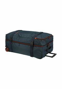 Grand sac de voyage en tissu bleu foncé avec des accents orange. Équipé de fermetures éclair robustes, de sangles sur les côtés et d'une poignée rétractable à une extrémité.