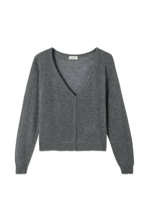 Suéter cardigans gris hecho de una tela suave, con un profundo escote en V, mangas largas, cierre frontal de botones y detalles de dobladillo acanalados.