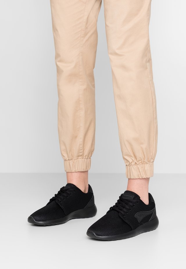 MUMPY - Matalavartiset tennarit - jet black