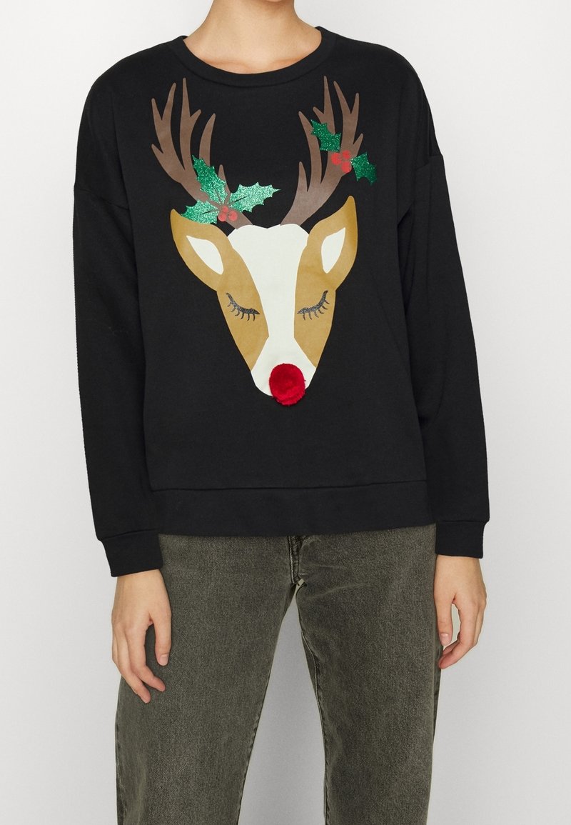 Sudadera negra con un gráfico de cara de reno, con cuernos marrones, acebo verde y una nariz de pompón roja. Tejido suave, corte relajado.