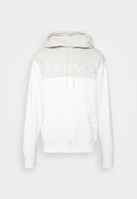 Vit hoodie tillverkad av mjukt material med en ljusgrå överdel. Har "SWOOSH"-logotypen i vit brodering och en framficka.
