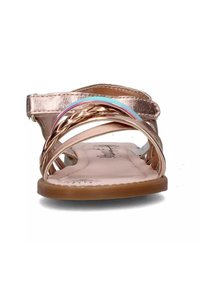 Sandalo rose gold con cinturini intrecciati e una suola liscia. Include una fascia multicolore sulla parte anteriore. Design flat, stile open-toe.