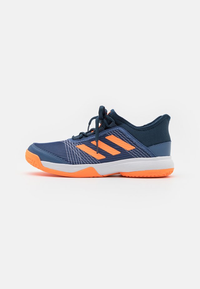 ADIZERO CLUB UNISEX - Multicourt Tennisschuh - crew blue/screaming orange/crew navy