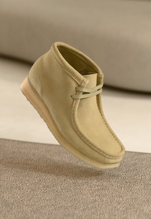 Clarks Originals WALLABEE BOOT - Casual lace-ups - maple