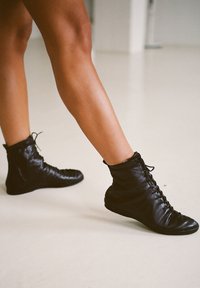 BALAGAN ROCKY BOXER - Stivaletti stringati - black