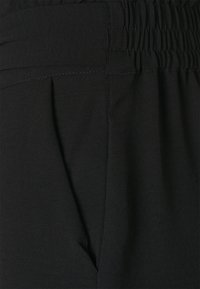 VILA Petite Šortky - black