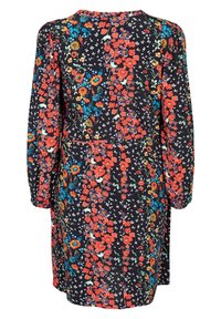 Blumenkleid mit schwarzem Hintergrund und lebhaften roten, blauen und gelben Blumen. Lange Ärmel, lockere Passform und geraffte Taille.