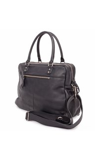 Borsa a mano in pelle nera con texture liscia, doppio manico, tracolla staccabile, tasca frontale con zip e dettagli in metallo argentato.