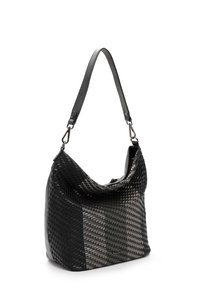 Borsa a tracolla nera intrecciata con un design testurizzato, forma morbida e una sola tracolla regolabile. Include un accento in metallo color argento.