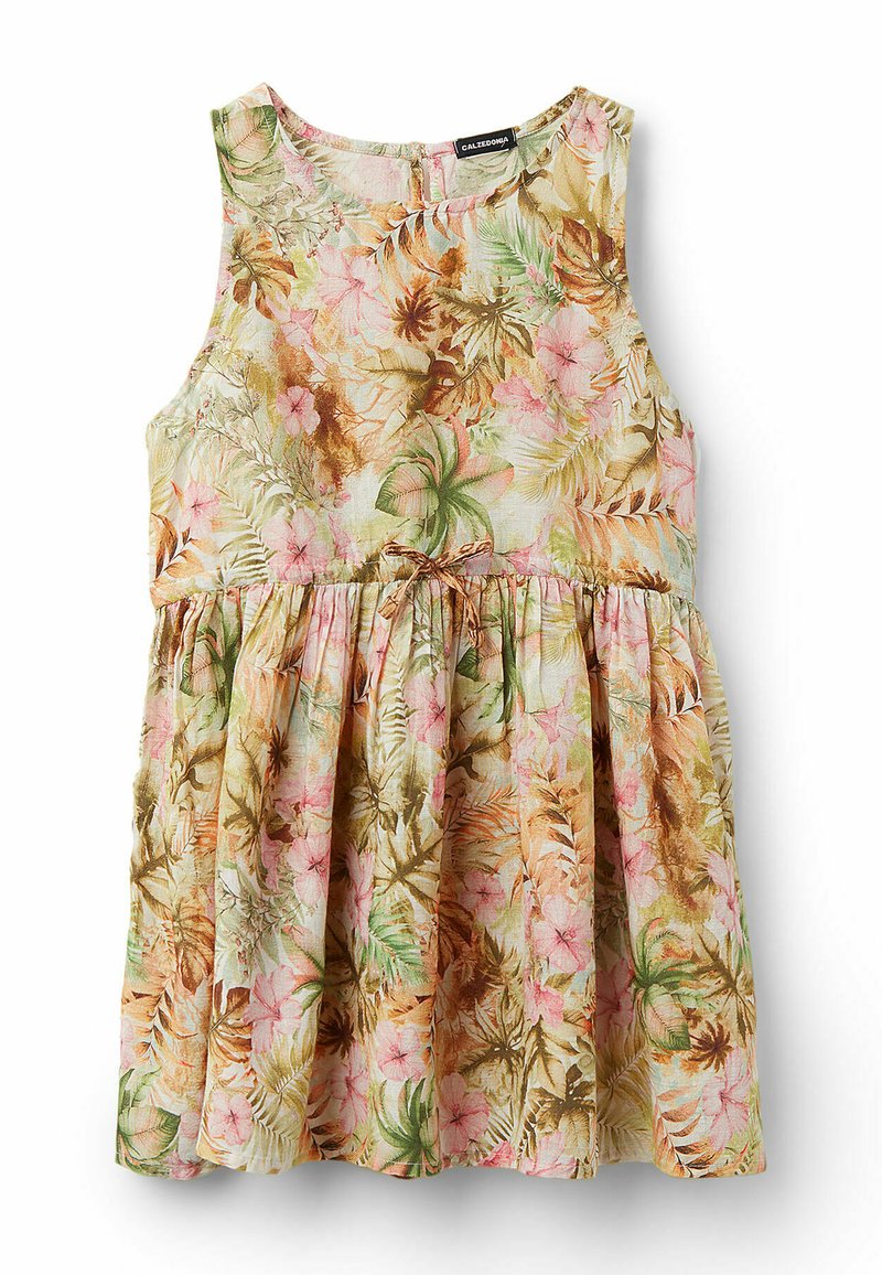 Robe sans manches en tissu léger, présentant un corsage ajusté et une jupe froncée, ornée de motifs tropicaux dans des teintes de rose pastel et de vert.