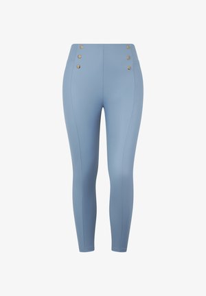 Leggings azul claro con cintura alta y cuatro botones dorados, de corte ajustado y textura suave, con costuras decorativas a lo largo de las piernas.