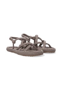 Touwsandalen in een gedempte bruine kleur met een geweven ontwerp, voorzien van meerdere banden en een getextureerde zool voor grip en comfort.