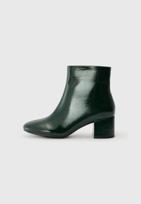 Klassikalised poolsaapad - dark green