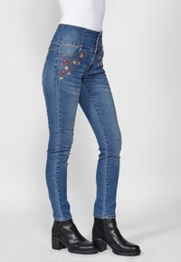 Koroshi Traperice uskog kroja - azul med   medium blue