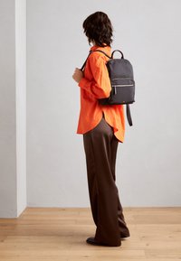 Anna Field Zaino - black