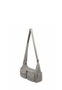 Borsa a tracolla grigia realizzata in tessuto texturizzato, con molteplici tasche con zip, un design curvo e una tracolla intrecciata con dettagli del logo.