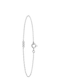 Pulsera de cadena de plata que presenta un grupo de cinco pequeñas piedras transparentes, cierre de langosta, textura suave y un diseño delicado.