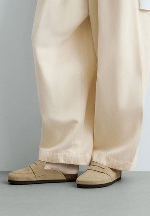 OYSHO, BUCKLE CLOGS - Mules - light brown