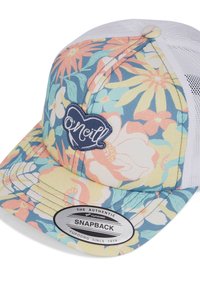 Snapback kapa z vzorom cvetja v modri, rožnati in rumeni barvi; ima bel mrežasti hrbtni del in vezenega logotipa spredaj.