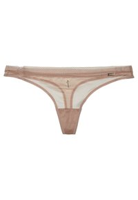 String en dentelle nude avec un devant en maille transparente et un dos en tissu solide. Présente une ceinture élastique douce et un design minimaliste.