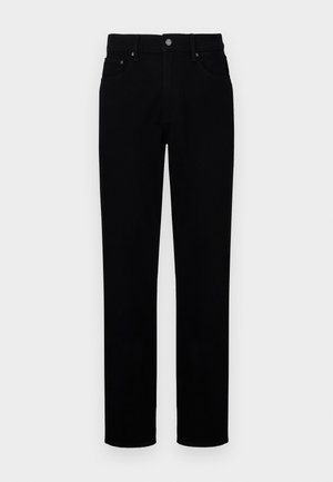 Črne jeans hlače s ravnim krojem, zasnovo s petimi žepi, kovinskim zapiranjem na gumb in minimalnimi šivi. Gladka tekstura in čiste linije.