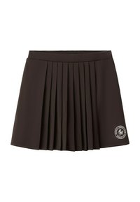 Falda de tenis negra plisada con cintura ajustada y logotipo circular blanco que dice "Mango Tennis Club Barcelona" en el dobladillo inferior.