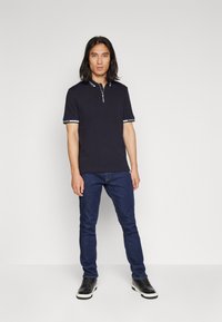 Armani Exchange Piké - deep navy