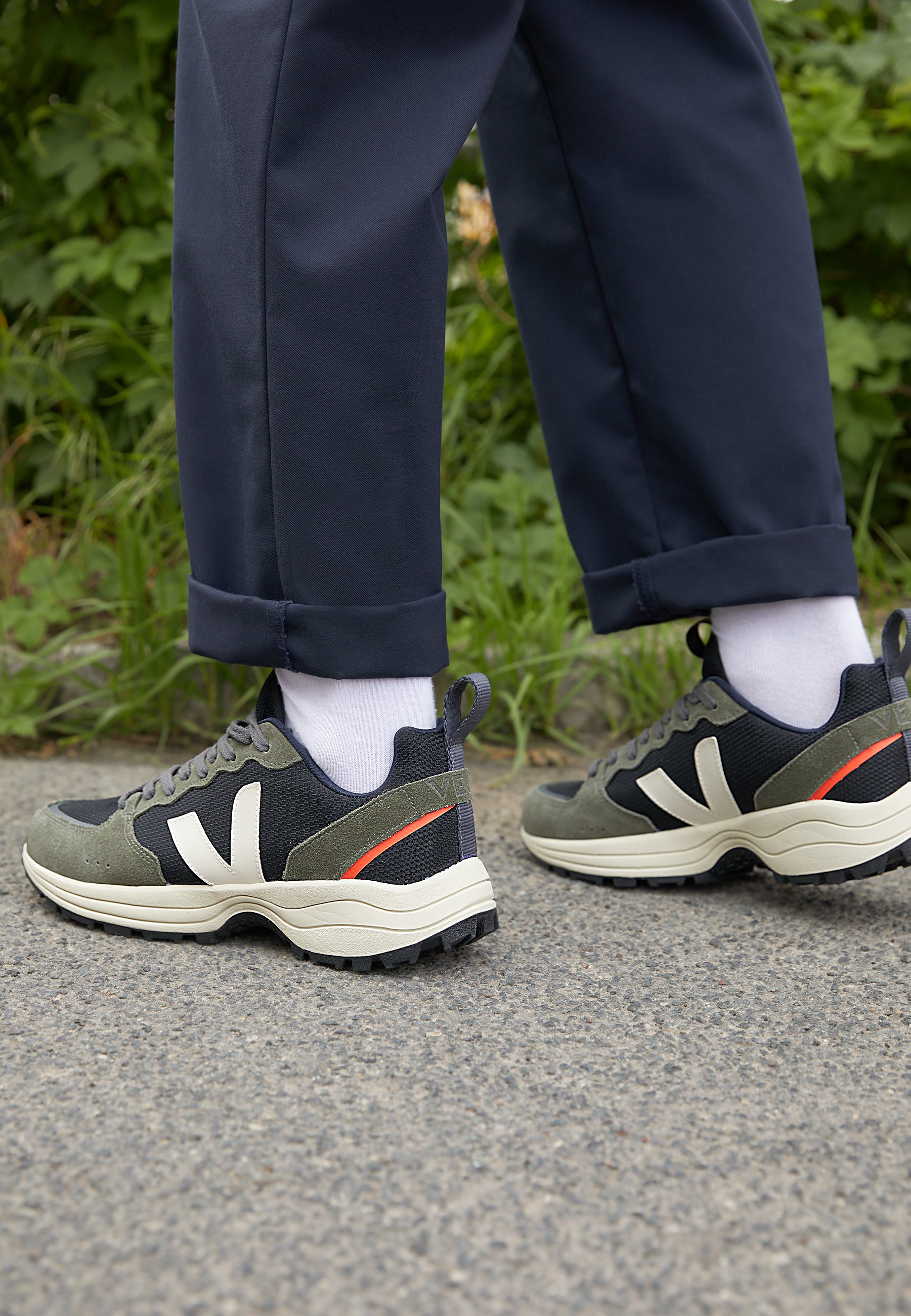 Veja VENTURI - Sneakers laag - black/olive/pierre/Zwart - Zalando.nl