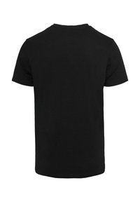 Camiseta de algodón negra con cuello redondo clásico, mangas cortas y dobladillo recto. La tela es lisa sin patrones o acentos visibles.
